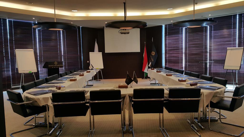 Hotel Grand Swiss Erbil Exteriör bild